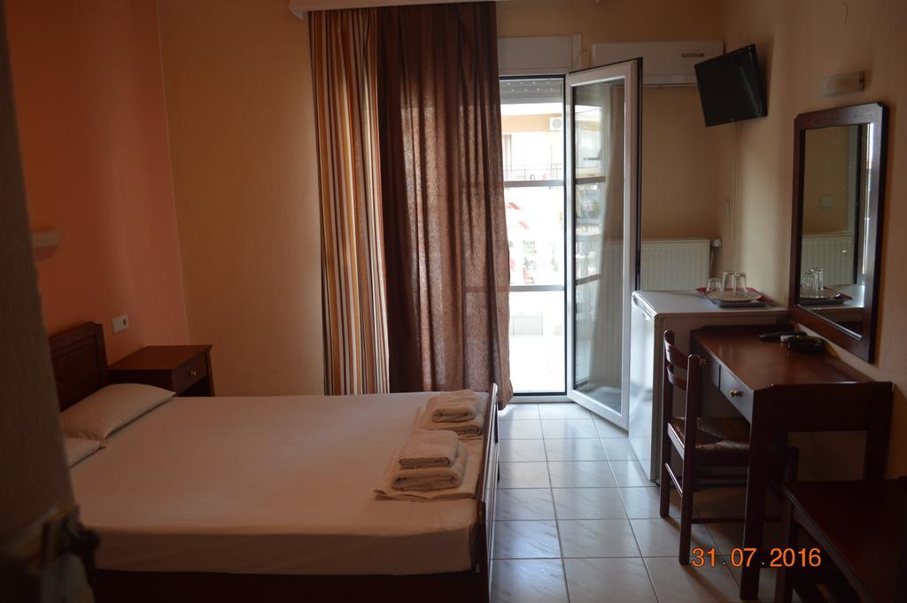 Philippos Hotel Paralía Екстериор снимка